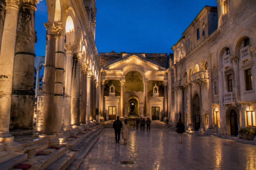 Evening kayaking tour along Split's lit-up coast